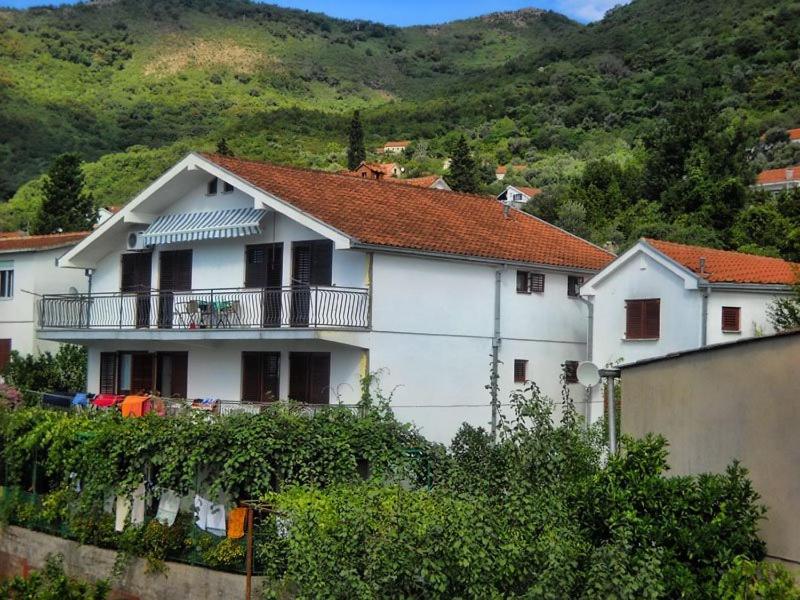 Vila Umicevic Hotel Bijela Exterior photo